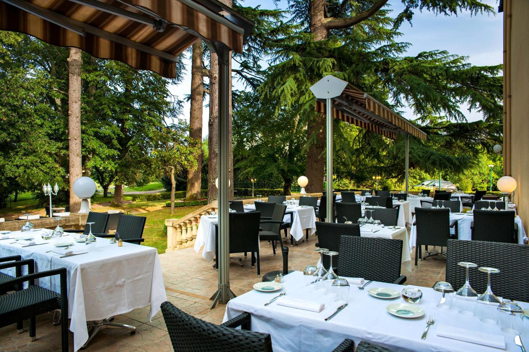 Hotel Restaurant Du Chateau De La Tour Béguey Kültér fotó